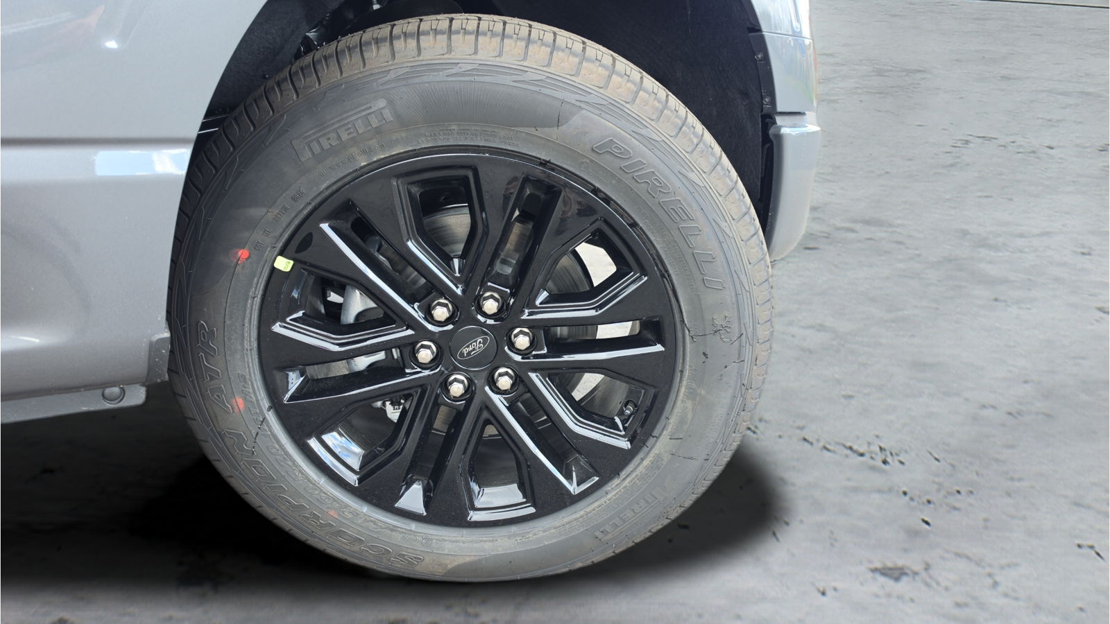 New 2026 Carbonized Gray Metallic Ford XLT image 21
