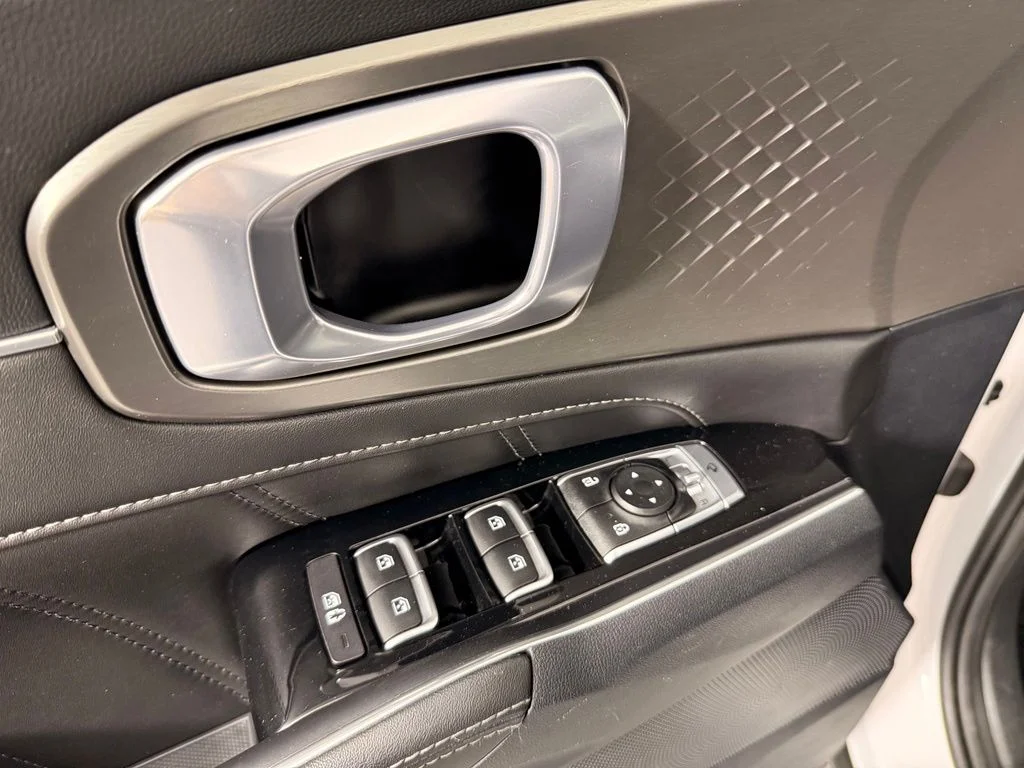 Used 2023 White Kia SX image 21