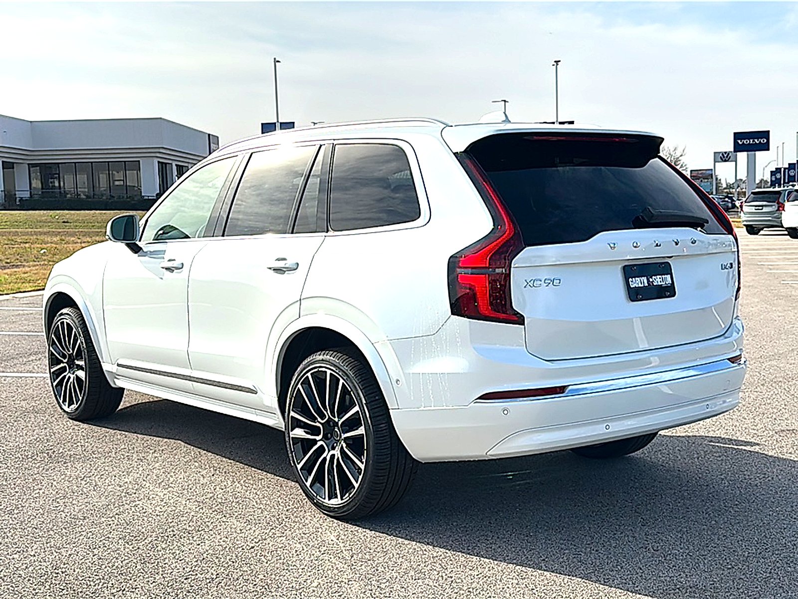 New 2026 Crystal White Volvo Plus image 6
