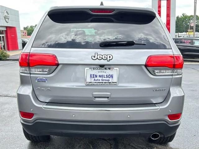 Used 2018 Silver Jeep Limited image 8