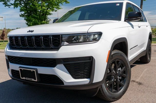 New 2026 Bright White Clear-Coat Exterior Paint Jeep Altitude image 1