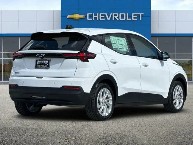 New 2027 Summit White Chevrolet LT image 4