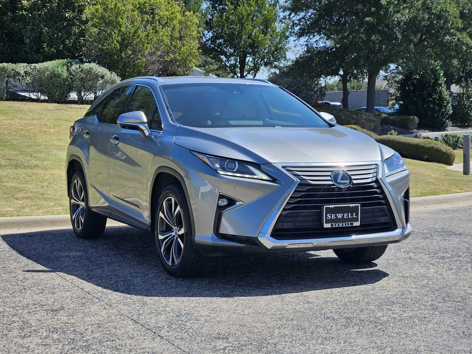 Used 2019 Atomic Silver Lexus  image 2