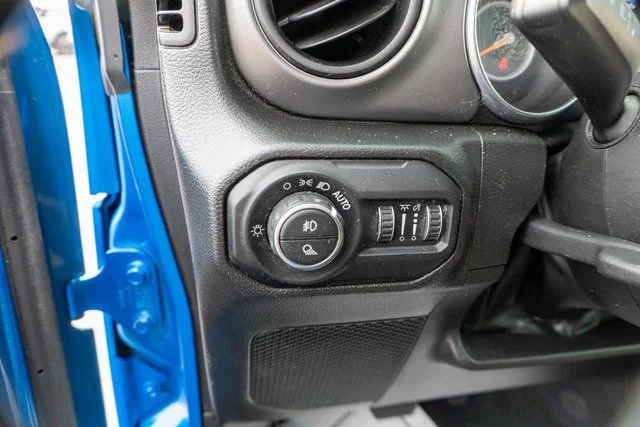 Used 2022 Blue Jeep Sport image 17