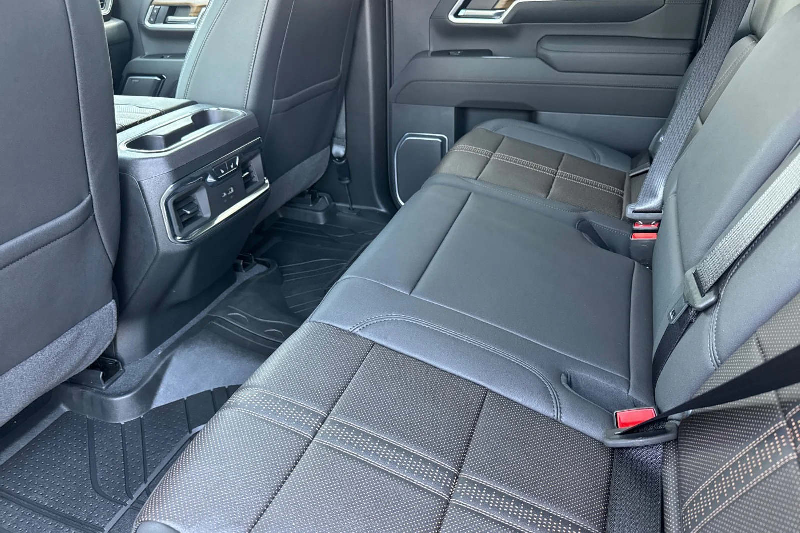 2026 Chevrolet Silverado 3500 HD High Country DRW view 11