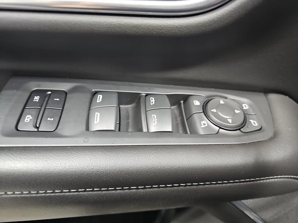 Used 2021 Black Chevrolet Z71 image 30