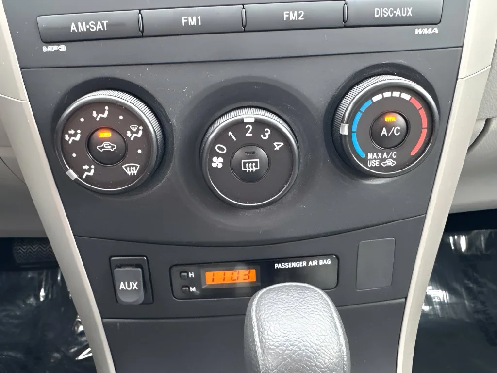 Used 2010 Silver Toyota LE image 15