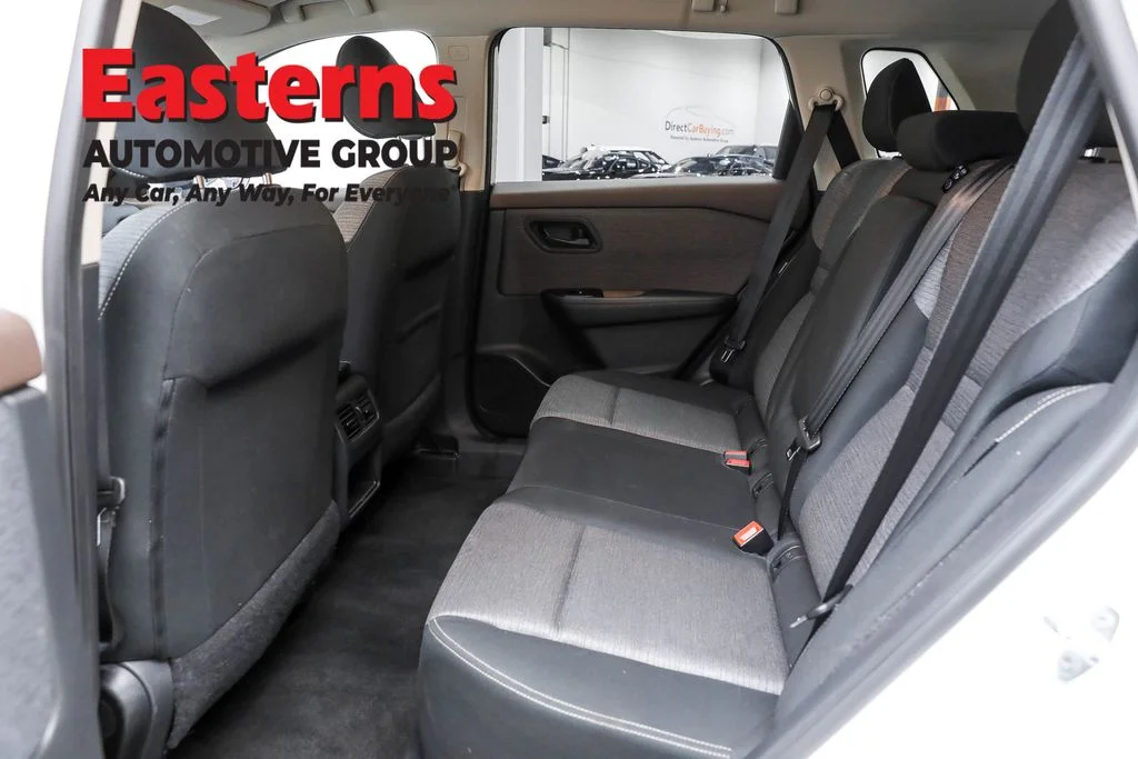 Used 2022 White Nissan S image 22