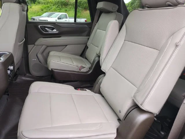 Used 2023 Silver GMC SLT image 30