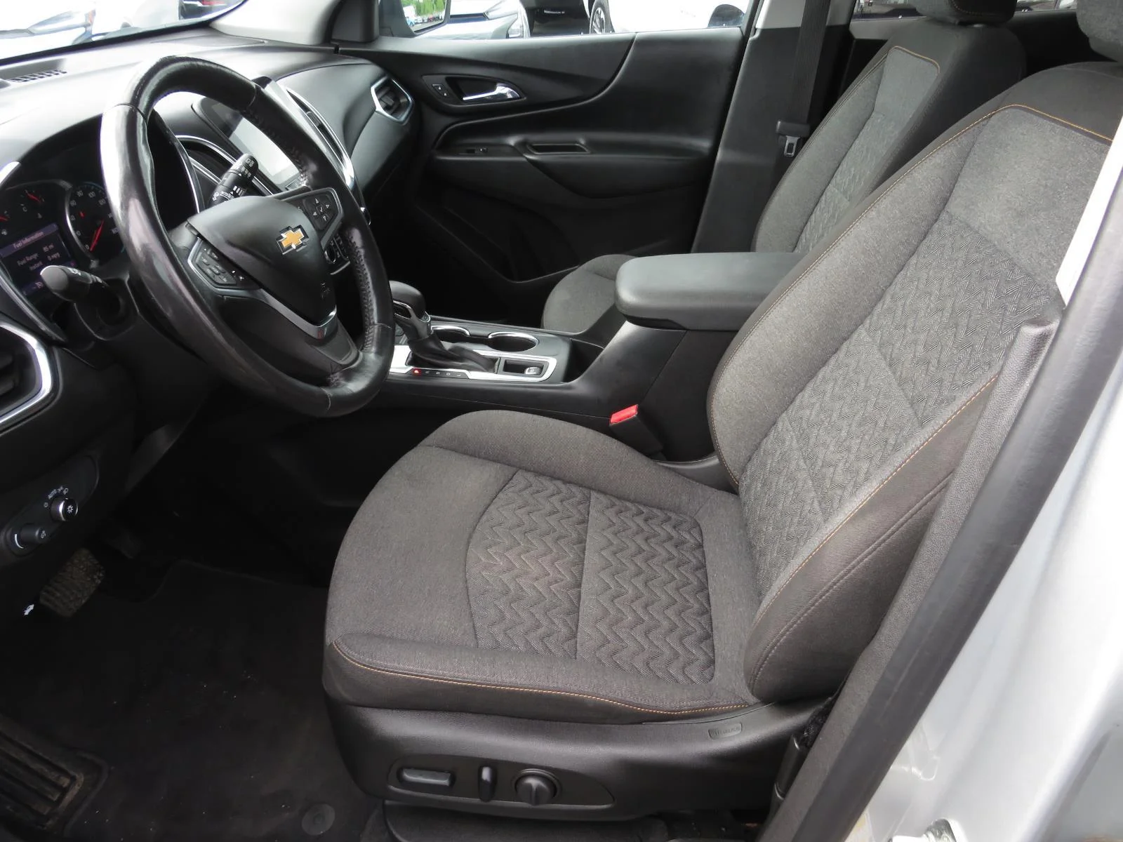 Used 2022 Silver Ice Metallic Chevrolet LT image 21