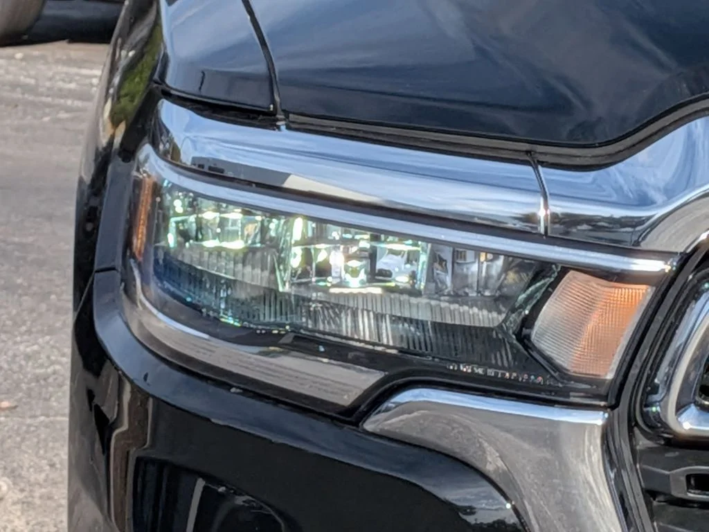 New 2026 Diamond Black Crystal Pearl-Coat Exterior Paint RAM Tradesman image 9