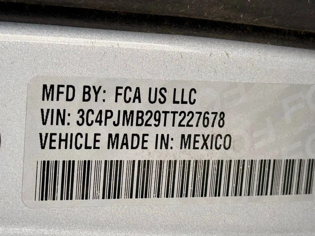 New 2026 Silver Zynith Clear-Coat Exterior Paint Jeep Laredo image 39