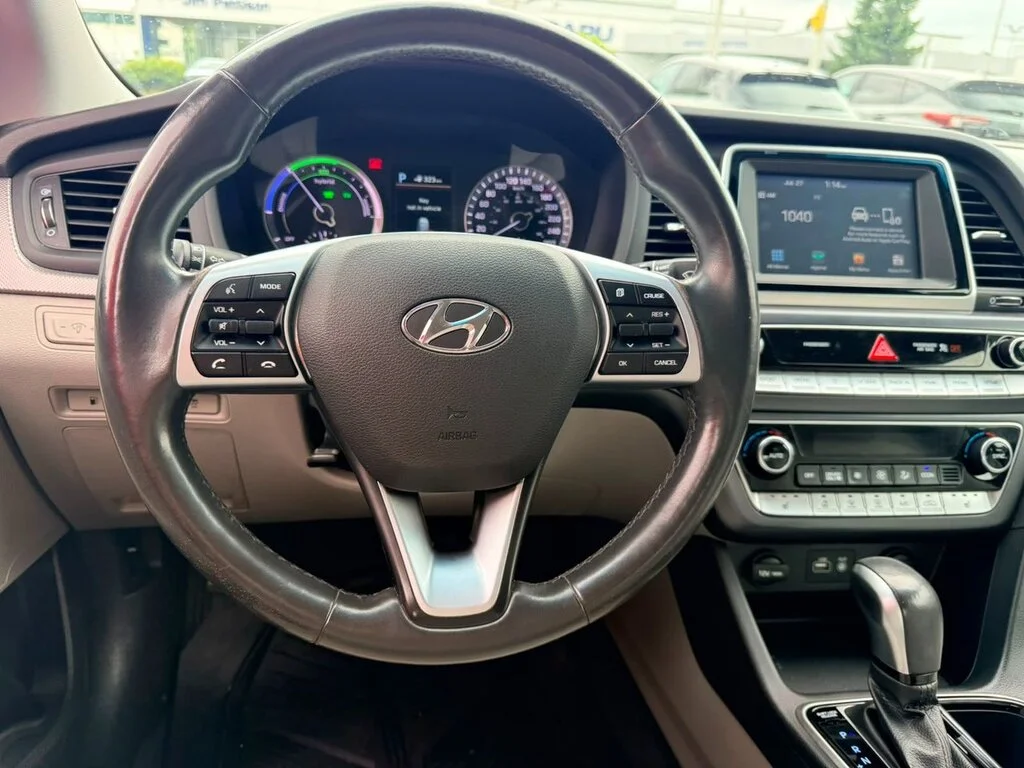 Used 2019 Hyper White Hyundai Hybrid Preferred Dilawri Certified   Local BC   Cl image 9