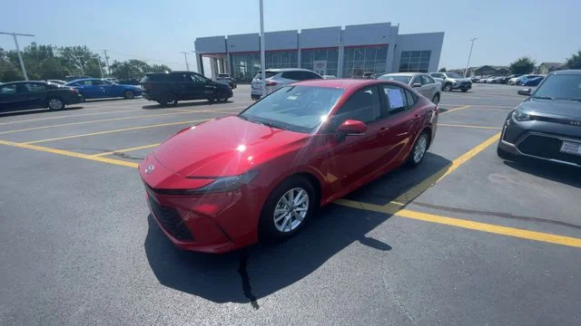 2025 Toyota Camry LE - Photo 6