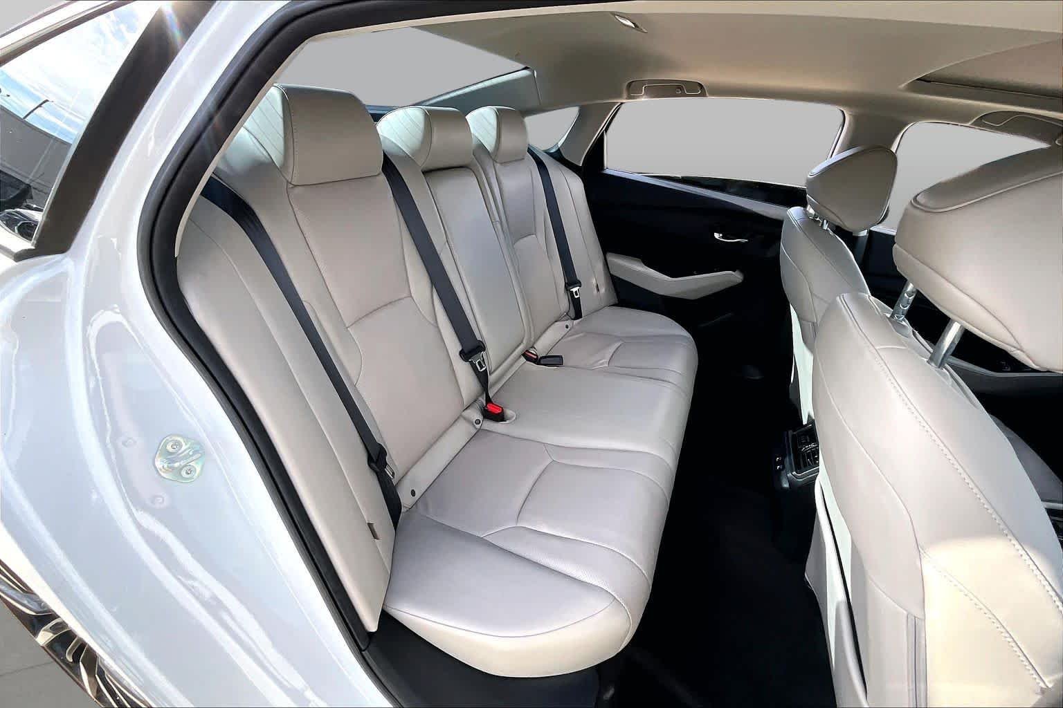 Used 2023 Platinum White Pearl Honda Touring image 20