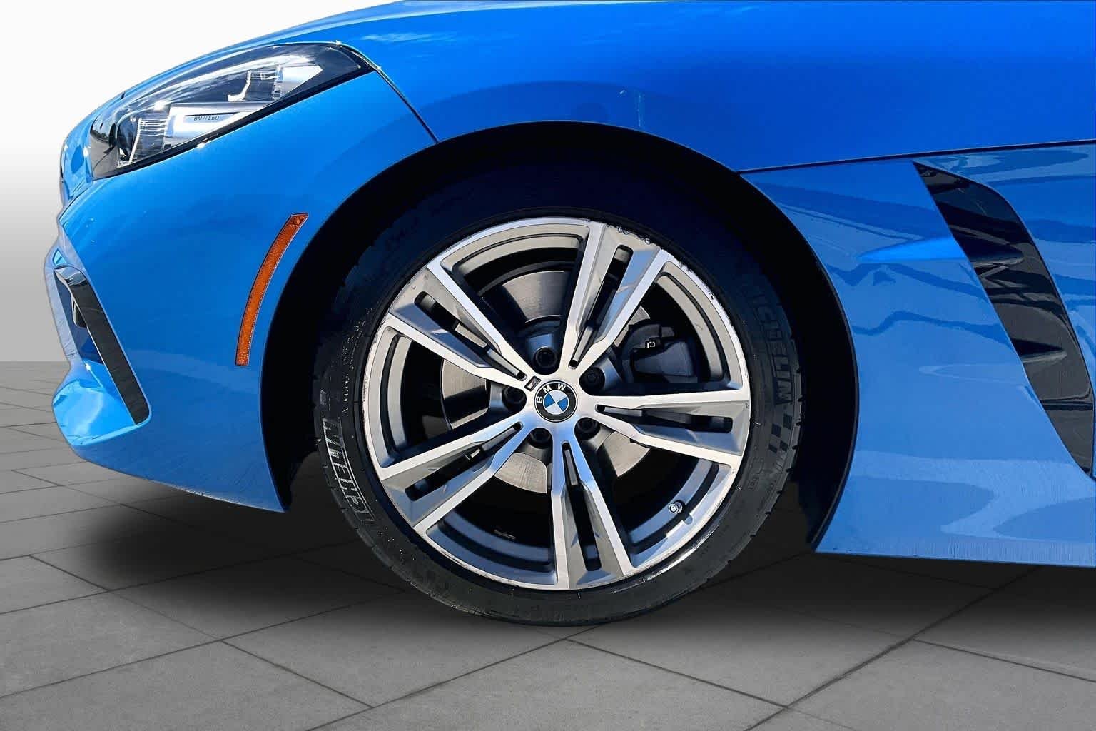 Used 2022 Misano Blue Metallic BMW sDrive30i image 9