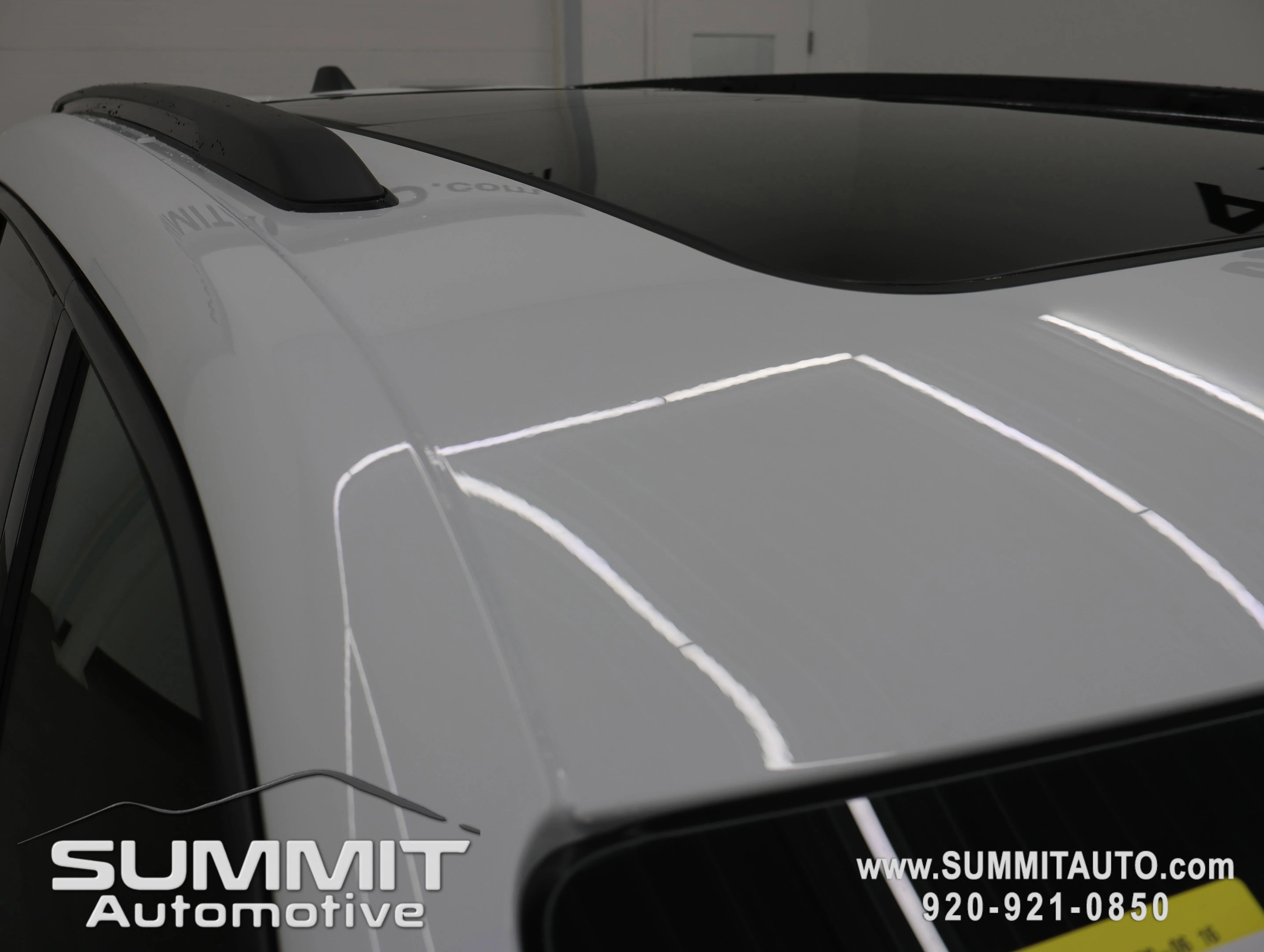New 2026 Bright White Clear-Coat Exterior Paint Jeep Limited image 4