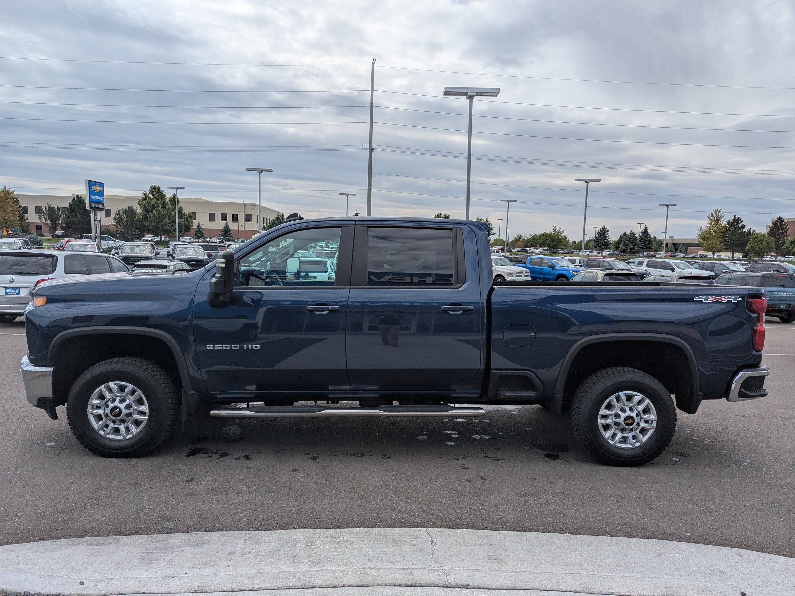 Certified Used 2023 NORTHSKY BLUE METALLIC Chevrolet LT image 9