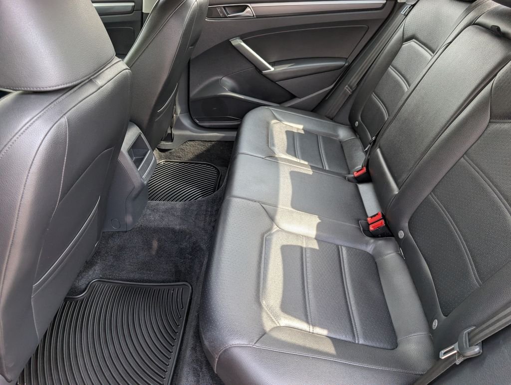 Used 2017 Gray Volkswagen 1.8T R-Line image 18