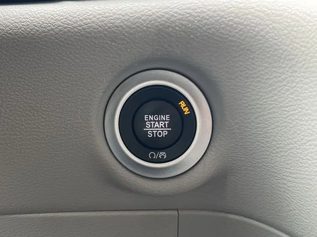Used 2024 Silver Chrysler Touring L image 23
