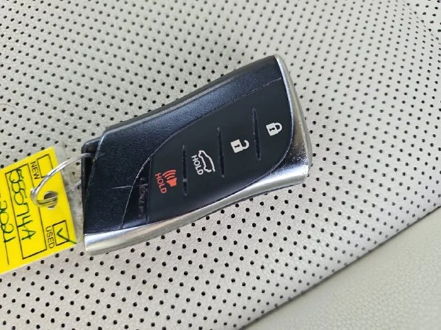 Used 2021 White Lexus 460 image 34