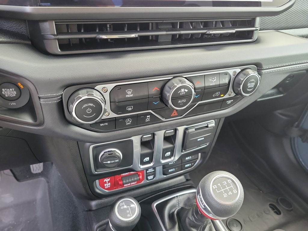 Used 2024 Gray Jeep Rubicon image 28