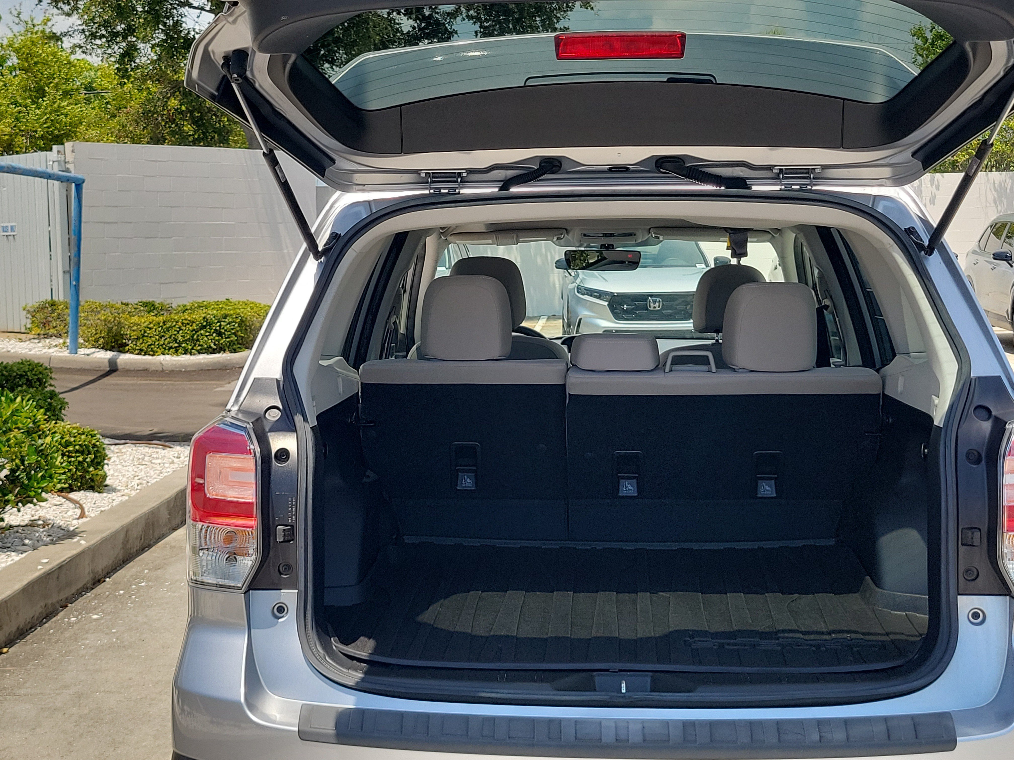 Used 2017 Ice Silver Metallic Subaru Premium image 8