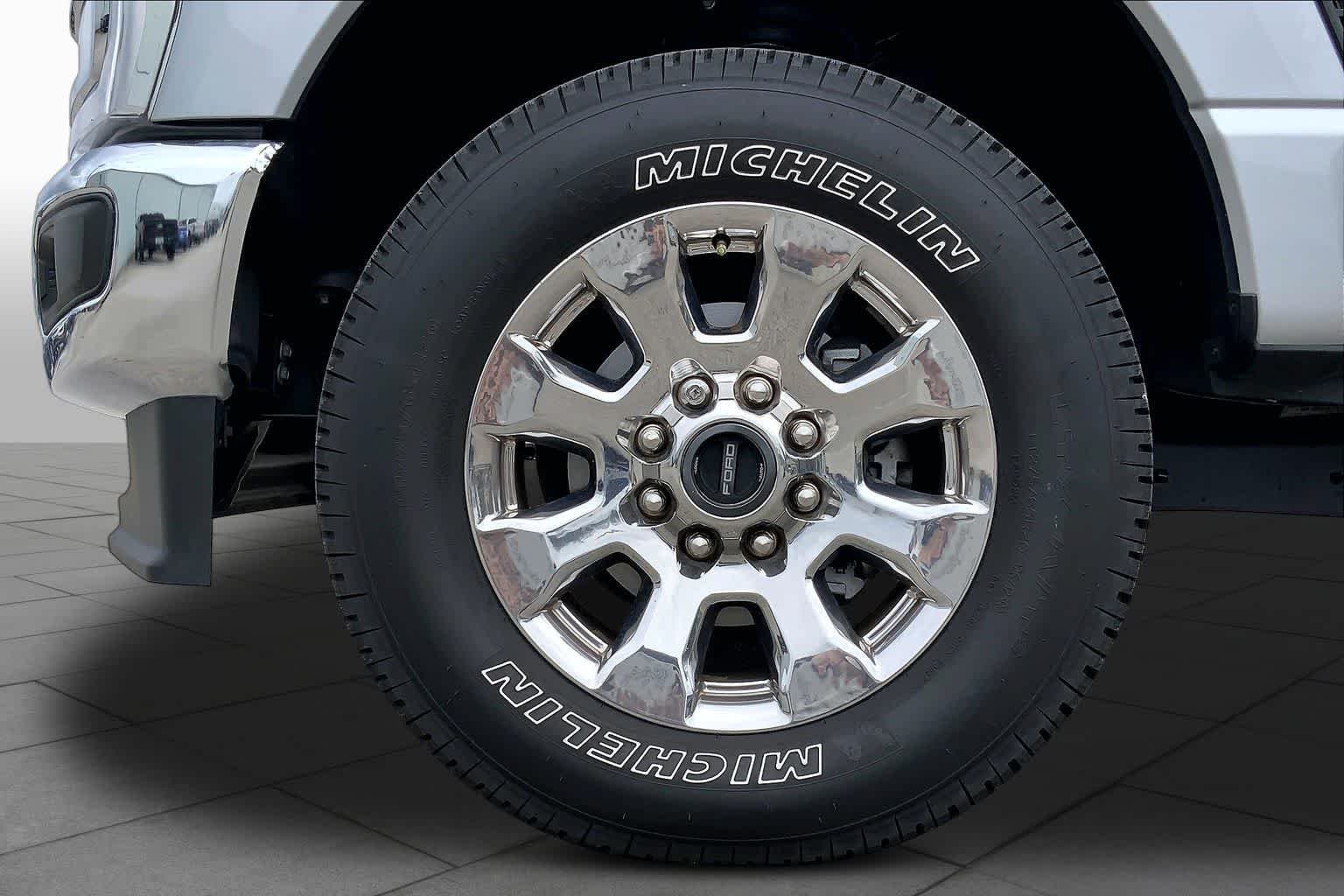 Used 2024 Iconic Silver Metallic Ford F-250 Pickup LARIAT image 11