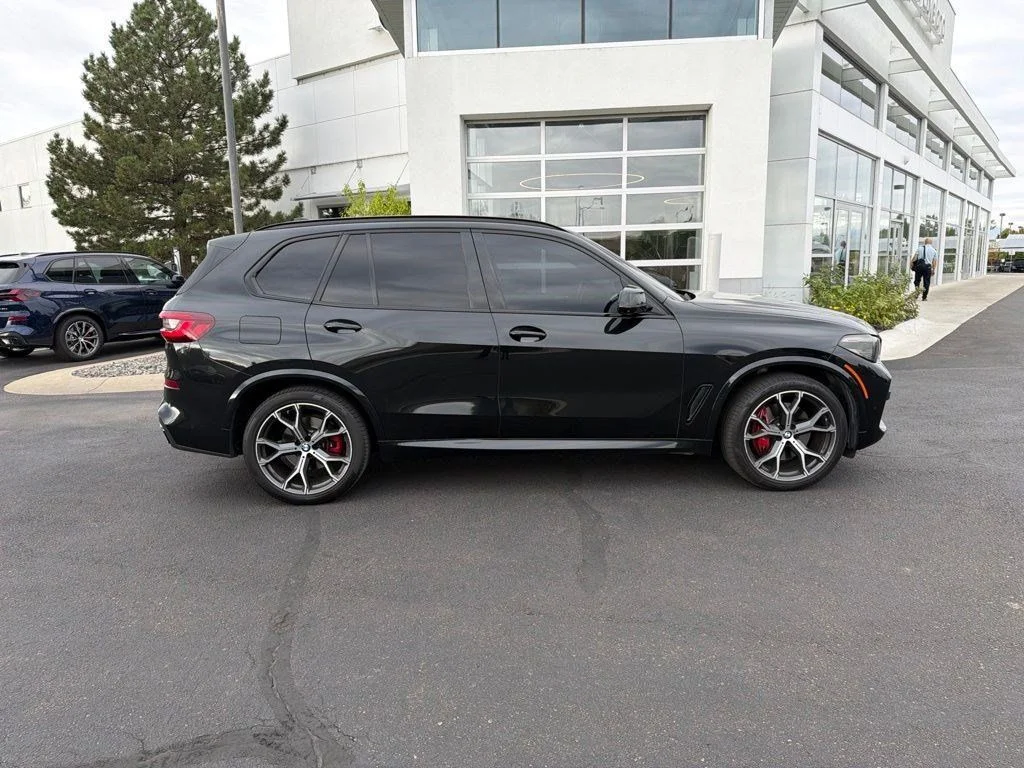 Used 2022 Black Sapphire Metallic BMW xDrive40i image 6