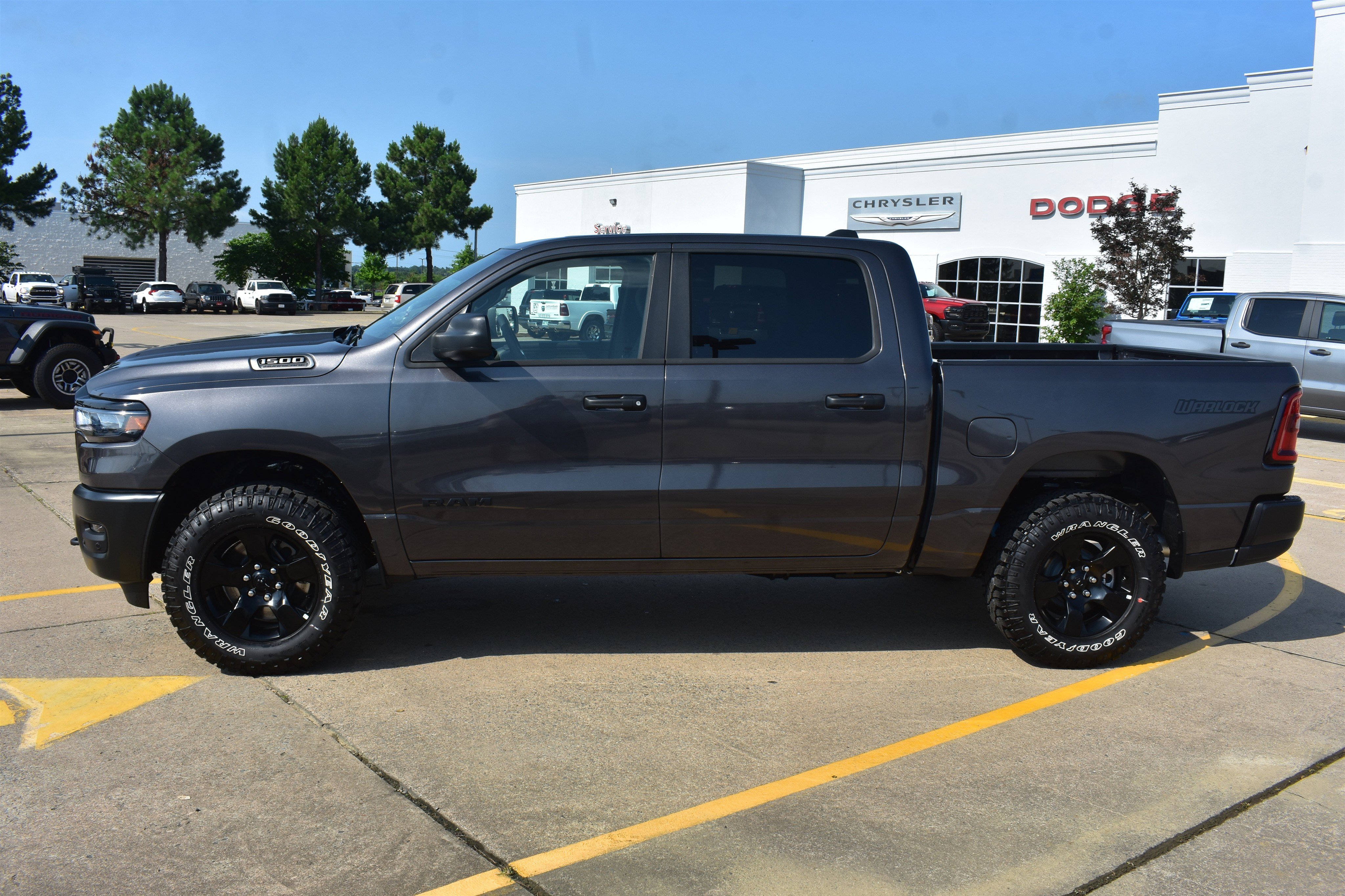 New 2026 Granite Crystal Metallic Clear-Coat Exterior Paint RAM Warlock image 9