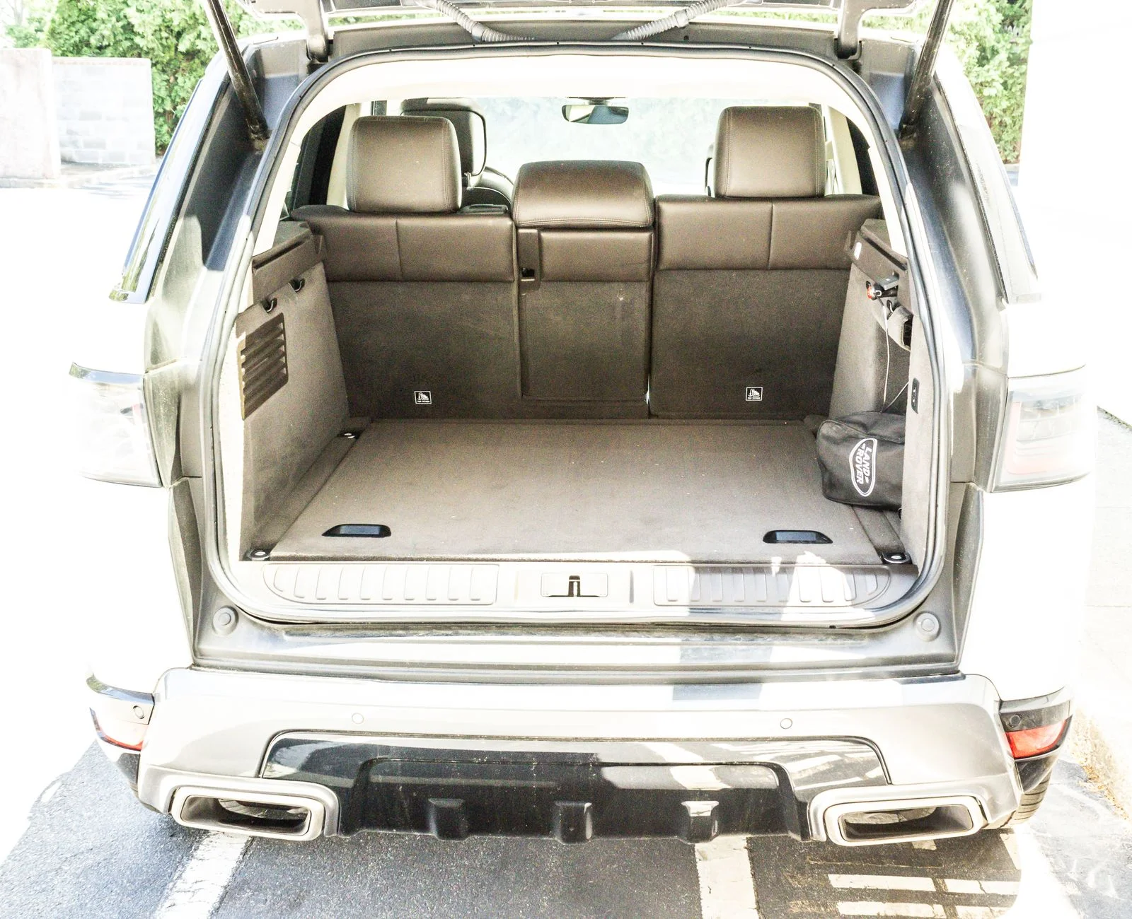 Used 2019 White Land Rover HSE image 19