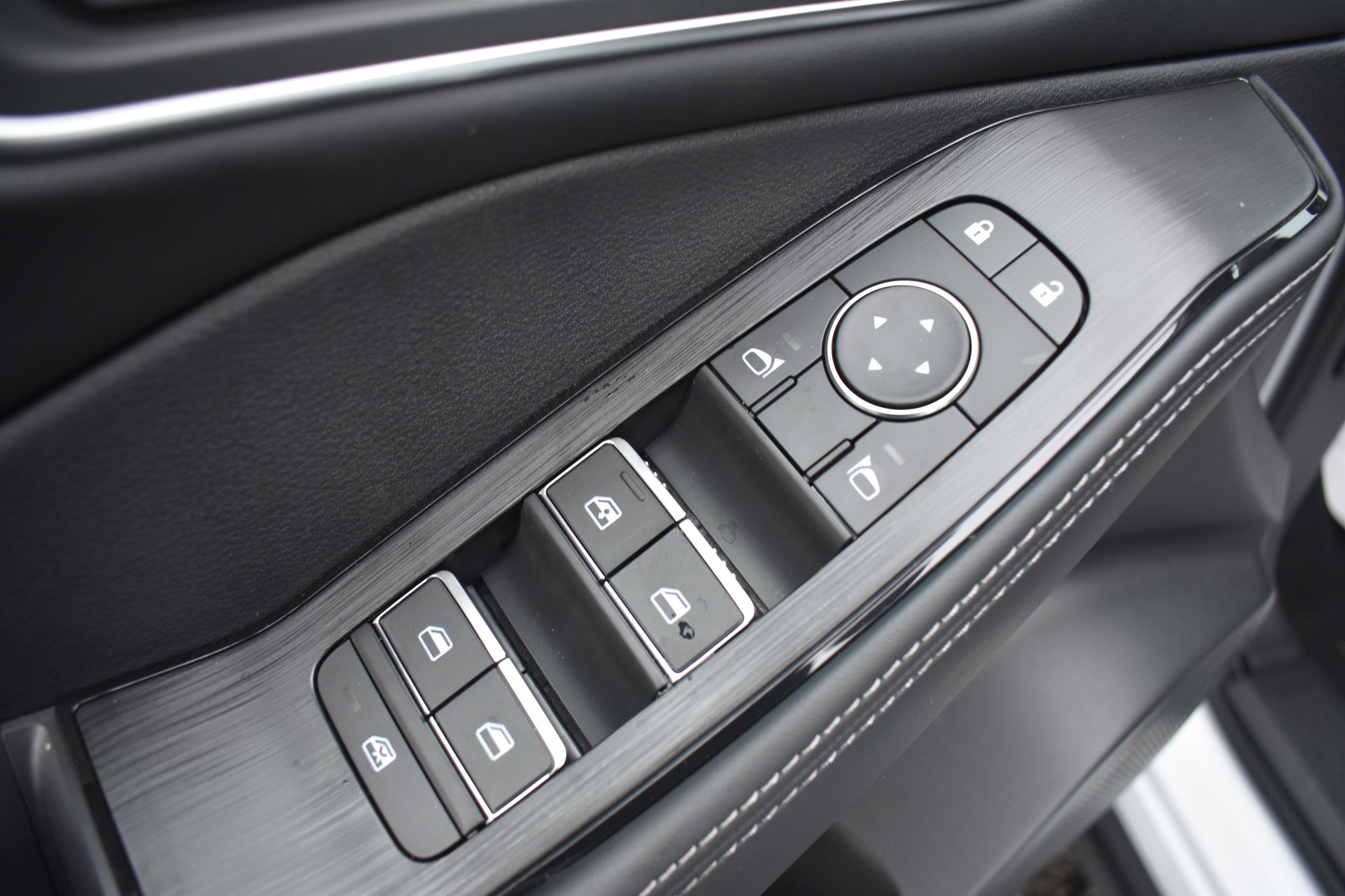 New 2026 Everest White Pearl TriCoat Nissan Platinum image 12