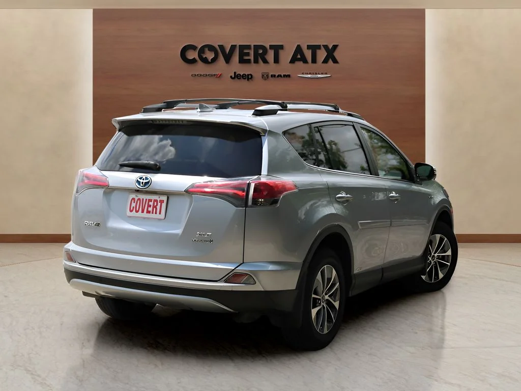 Used 2017 Silver Toyota XLE image 5