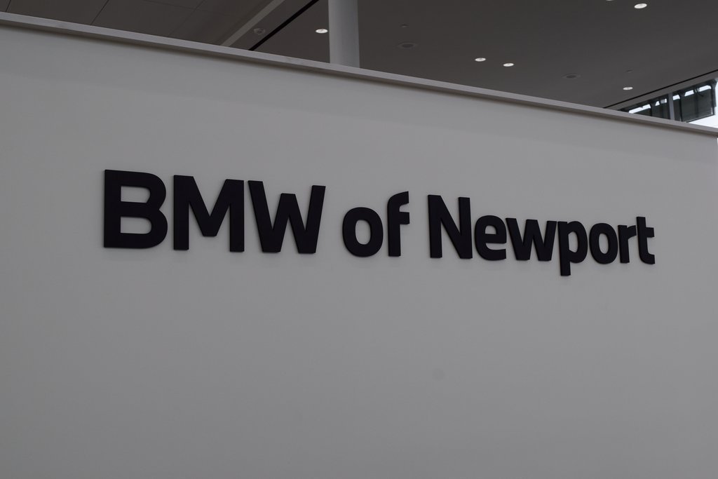 Used 2026 Black BMW xDrive60 image 22