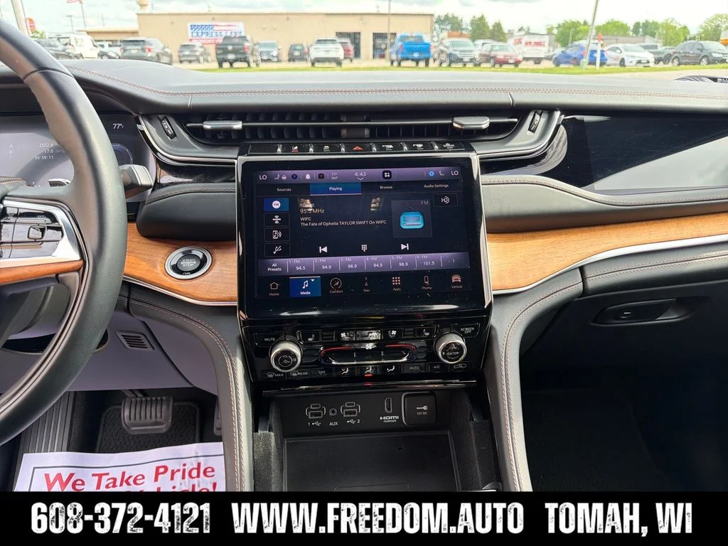 Used 2023 Velvet Red Pearlcoat Jeep Summit image 17