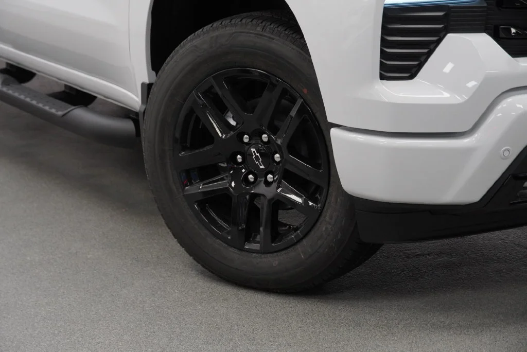 New 2026 Summit White Chevrolet RST image 10
