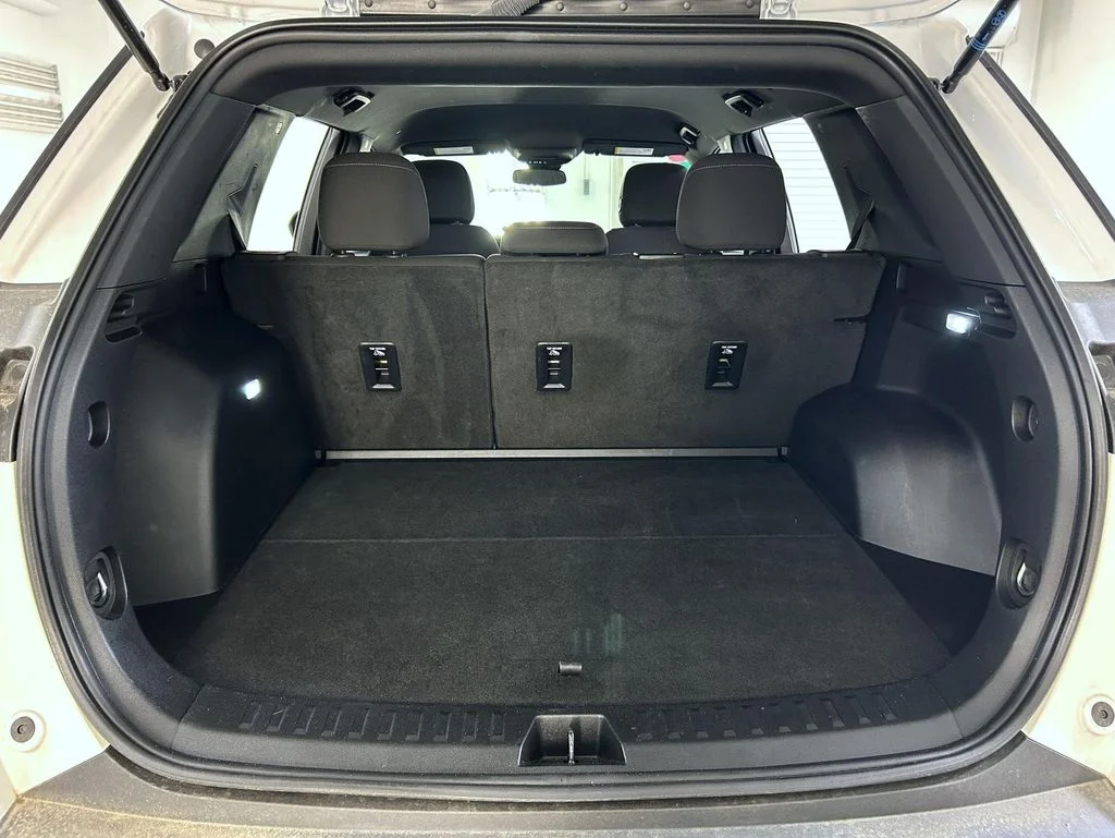 Used 2025 White Chevrolet LT image 21
