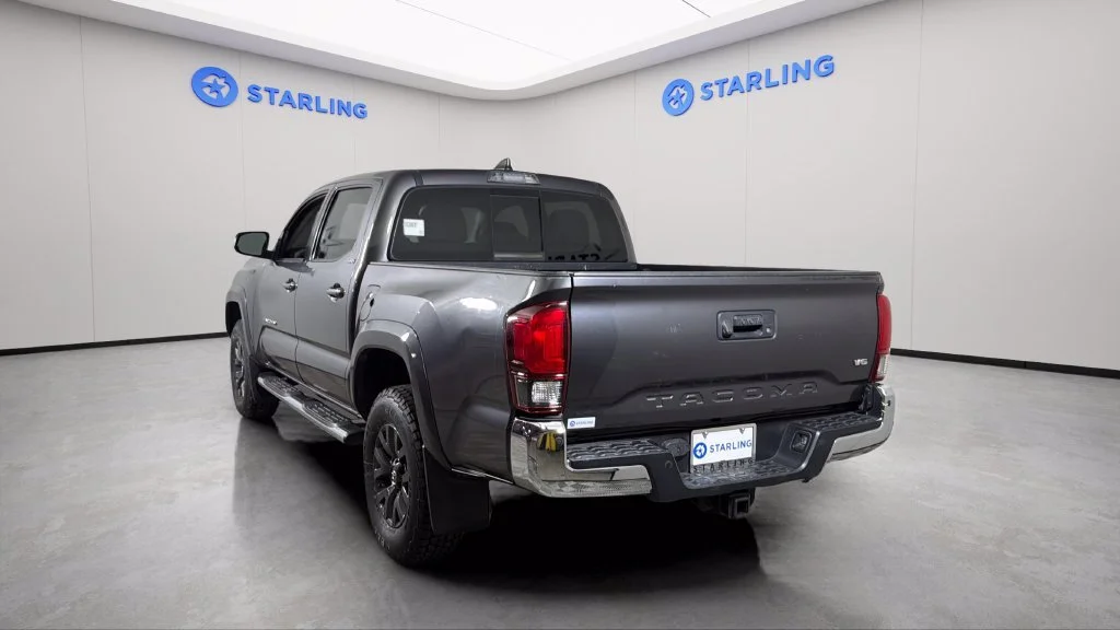 Used 2021  Toyota SR5 image 6