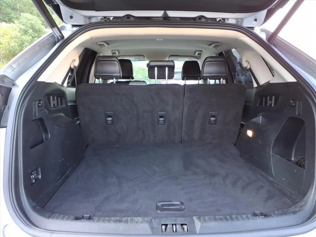 Used 2020 Silver Ford SEL image 6