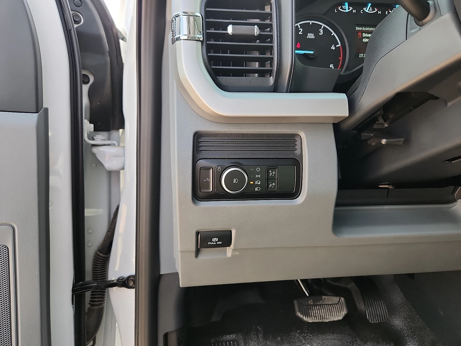 New 2026 Oxford White Ford XL image 16