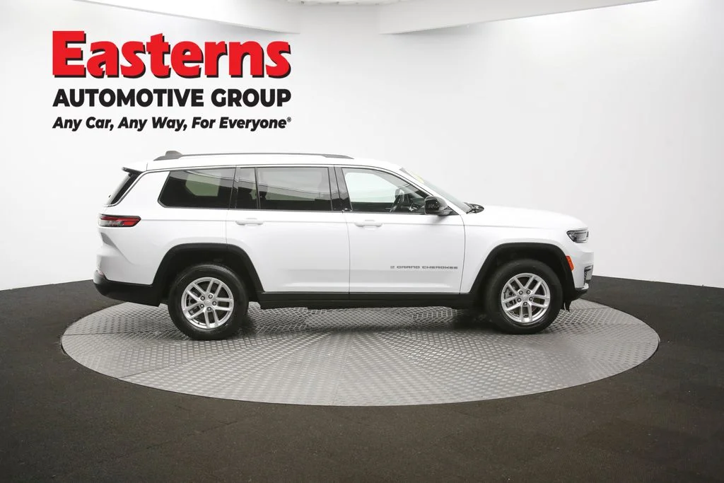 Used 2023 White Jeep Laredo image 48