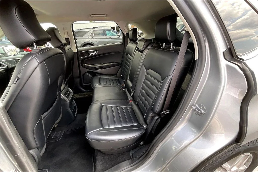 Used 2024 Silver Ford SEL image 25
