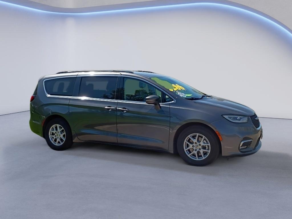 Used 2022 Granite Crystal Metallic Clearcoat Chrysler Touring L image 8