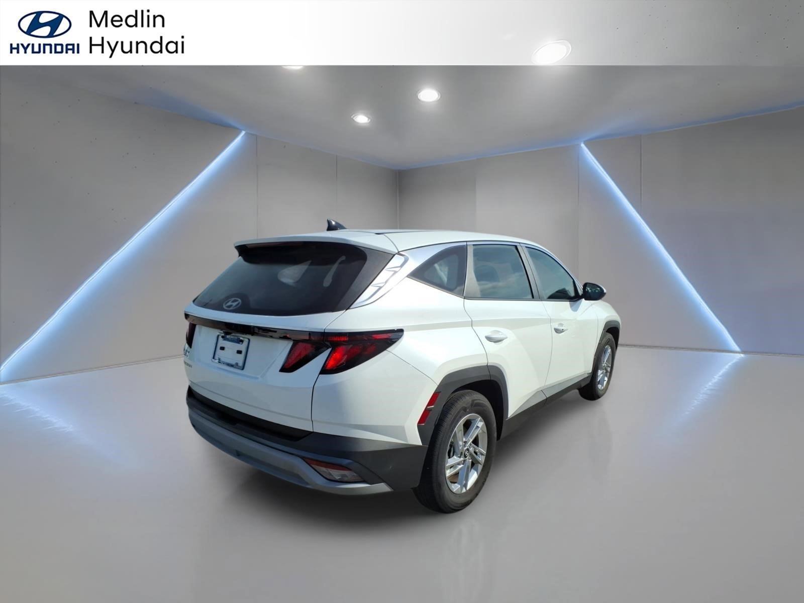 Used 2025 Serenity White Pearl Hyundai SE image 3