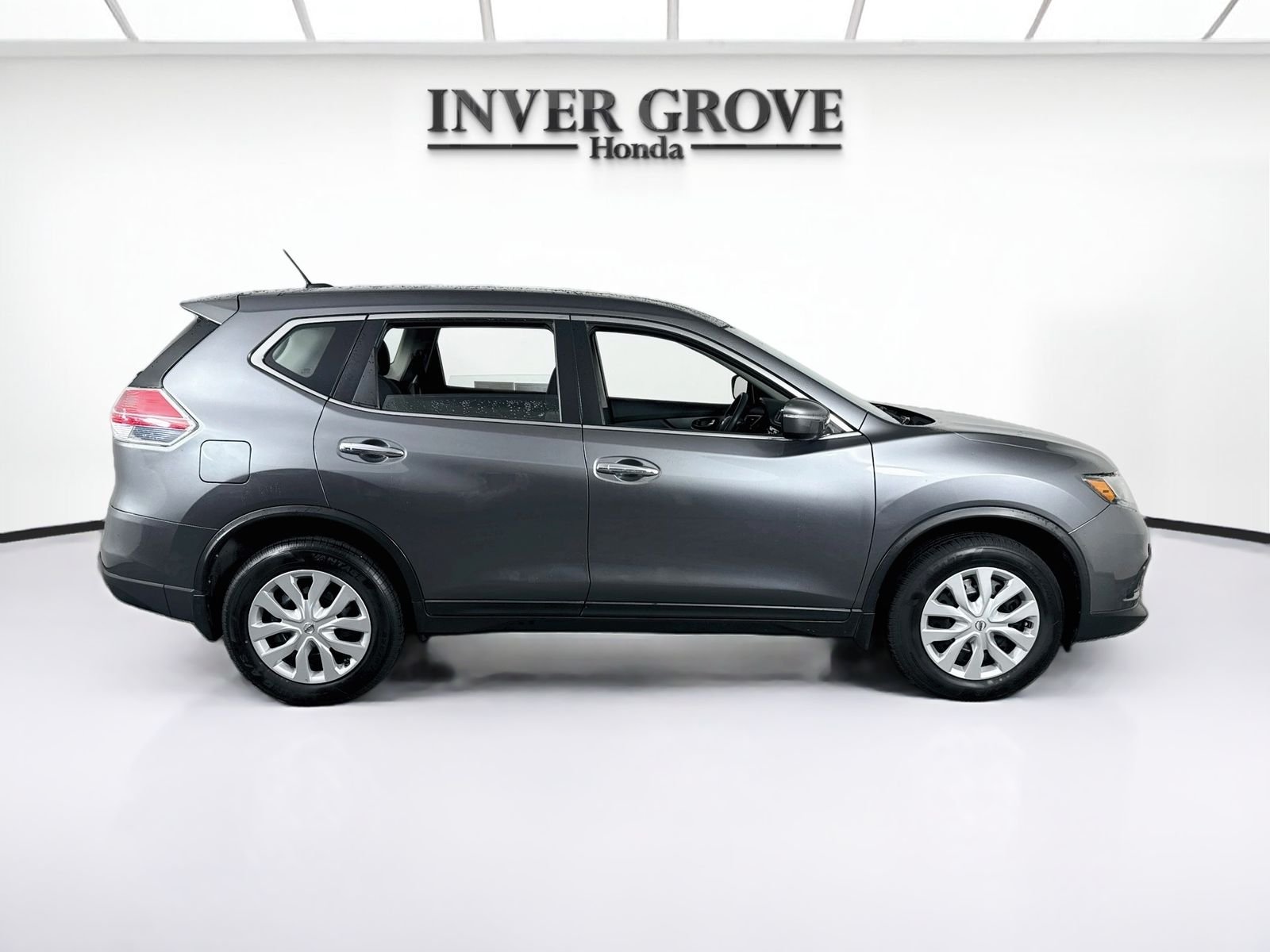 Used 2015 Gun Metallic Nissan S image 4