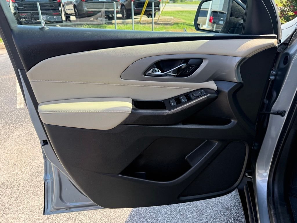 Used 2023 Gray Chevrolet LS image 5