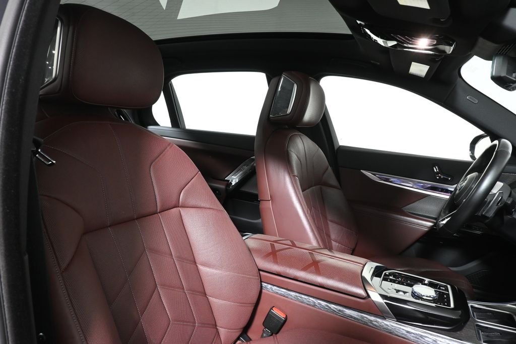 Used 2024 Black BMW 760i xDrive image 32