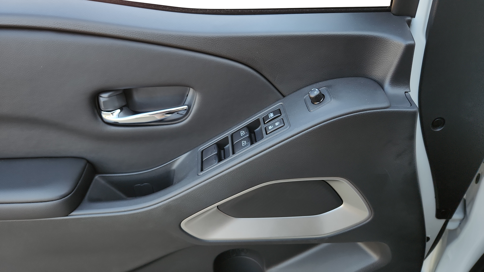 New 2026 Glacier White Nissan Crew Cab SV image 23