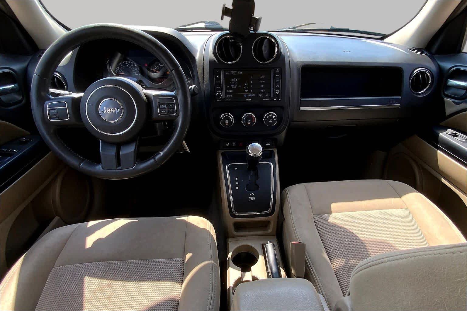 Used 2014 Rugged Brown Pearlcoat Jeep Latitude image 16