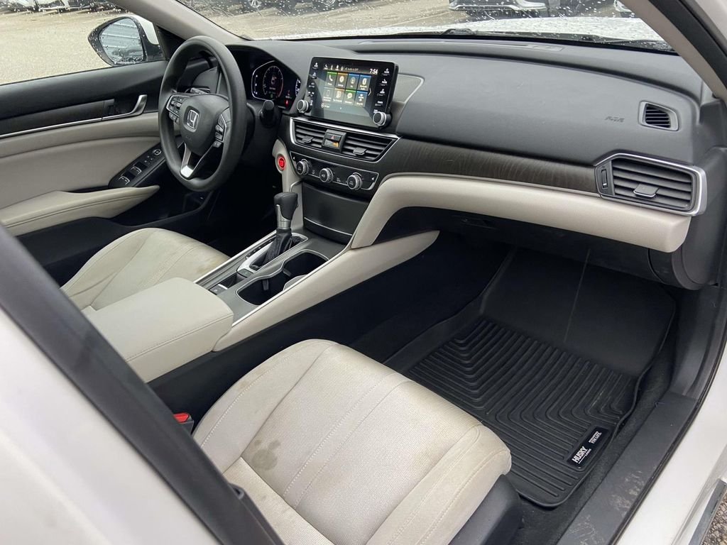 Used 2018  Honda EX image 19